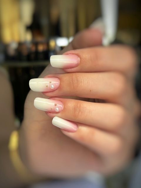 Manichiura constructie unghii cu gel