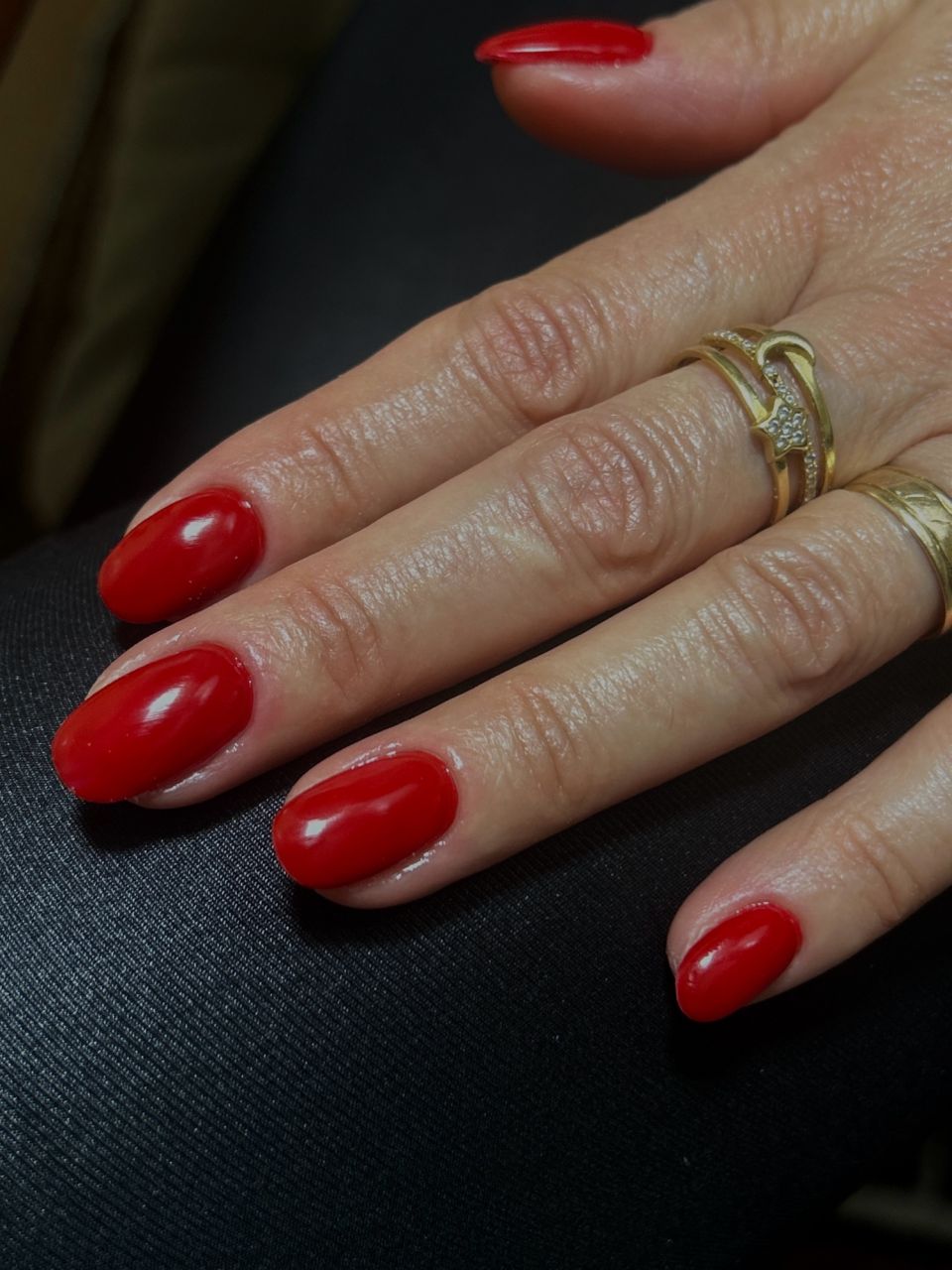 Manichiura cu oja semipermanenta made by Melissa Elena Marton - from Stailer