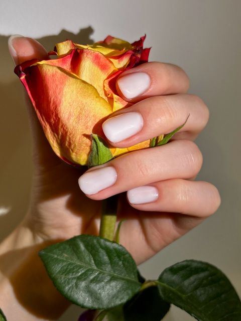 Manichiura cu oja semipermanenta made by Melissa Elena Marton - from Stailer