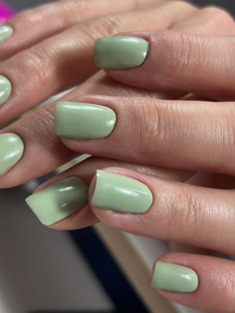 Manichiura cu oja semipermanenta made by Melissa Elena Marton - from Stailer