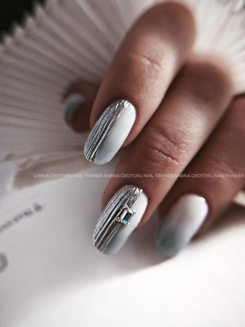 Manichiura cu gel pe unghie naturala