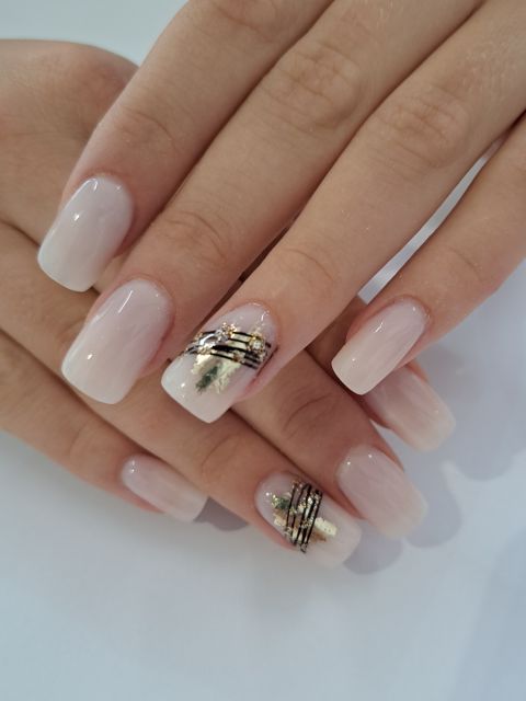 Intretinere unghii cu gel made by Anamaria Toșe - from Stailer