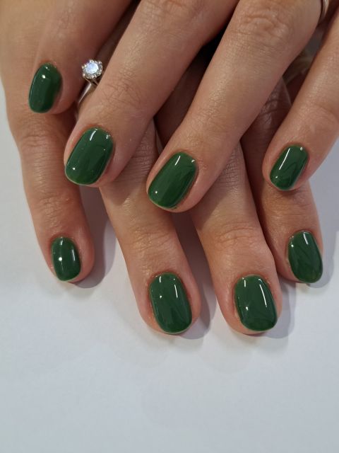 Manichiura cu oja semipermanenta made by Anamaria Toșe - from Stailer