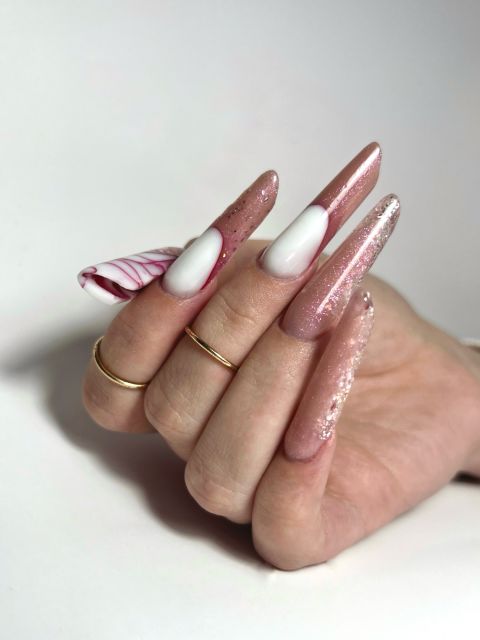 Manichiura constructie unghii cu gel made by Noemi Derzsi - from Stailer