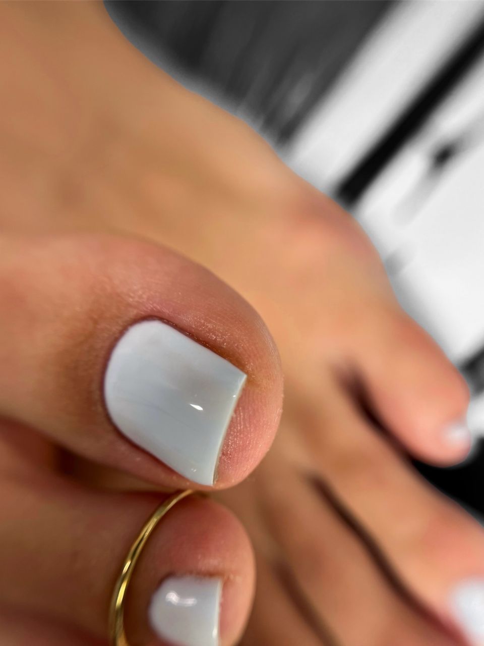 Pedichiura cu oja semipermanenta made by Noemi Derzsi - from Stailer