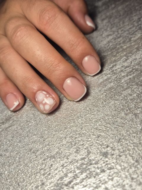 Manichiura semipermanenta french