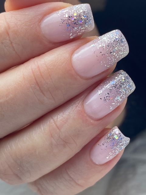 Manichiura cu gel pe unghie naturala made by Renata Kovacsi - from Stailer