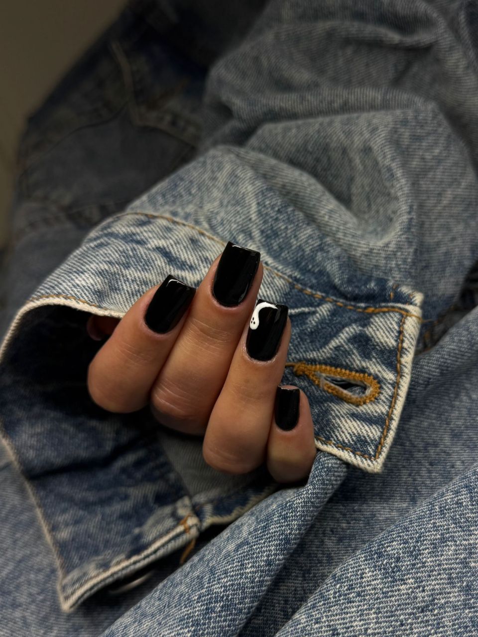 Manichiura cu oja semipermanenta apex made by Maria Bădici - from Stailer Manichiura cu oja semipermanenta apex made by Maria Bădici - from Stailer