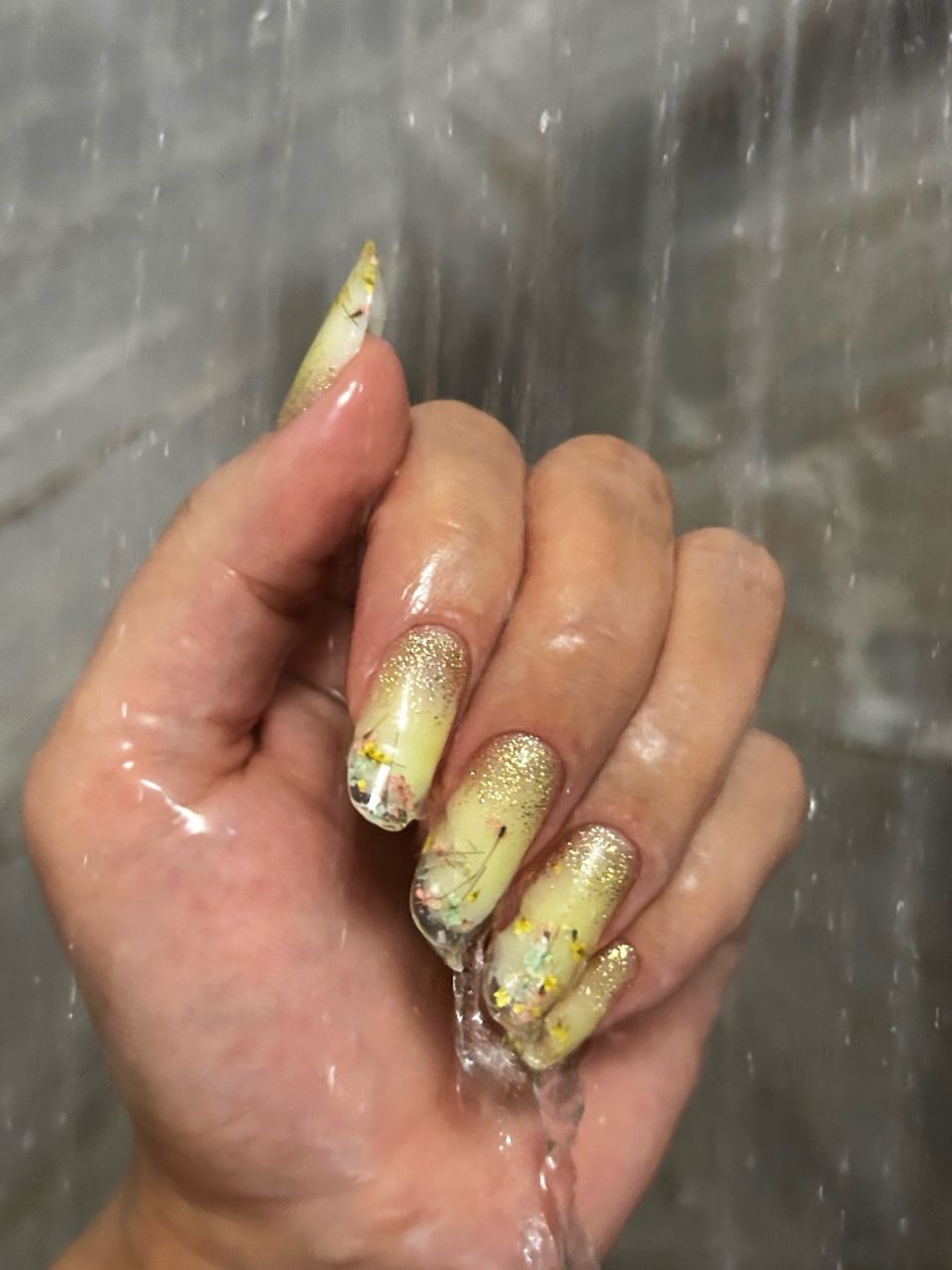 Manichiura cu oja semipermanenta apex made by Maria Bădici - from Stailer Manichiura cu oja semipermanenta apex made by Maria Bădici - from Stailer