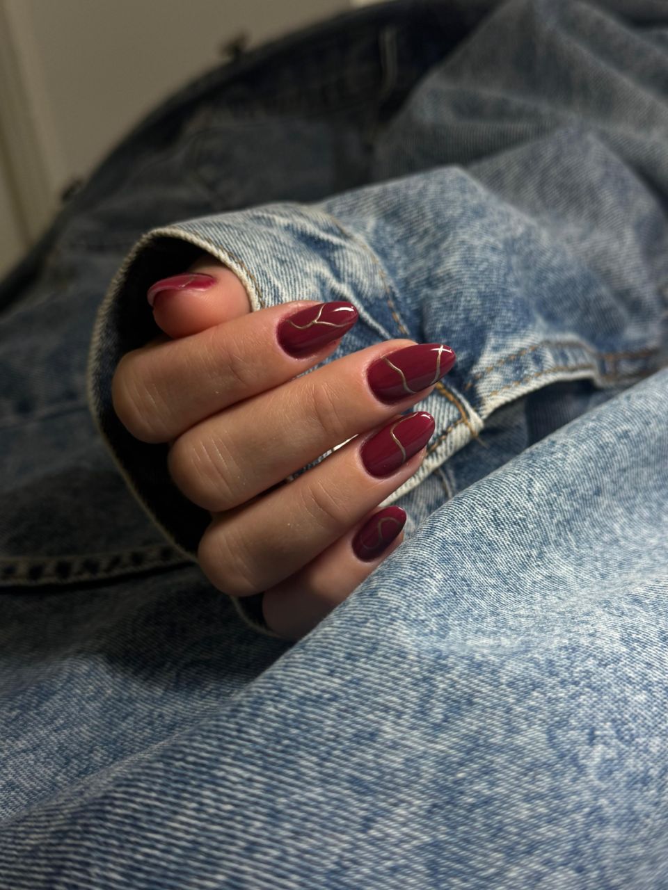 Manichiura cu oja semipermanenta apex made by Maria Bădici - from Stailer Manichiura cu oja semipermanenta apex made by Maria Bădici - from Stailer