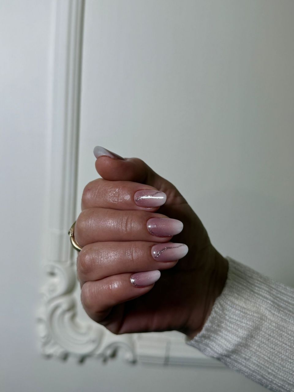 Manichiura cu oja semipermanenta apex made by Maria Bădici - from Stailer Manichiura cu oja semipermanenta apex made by Maria Bădici - from Stailer