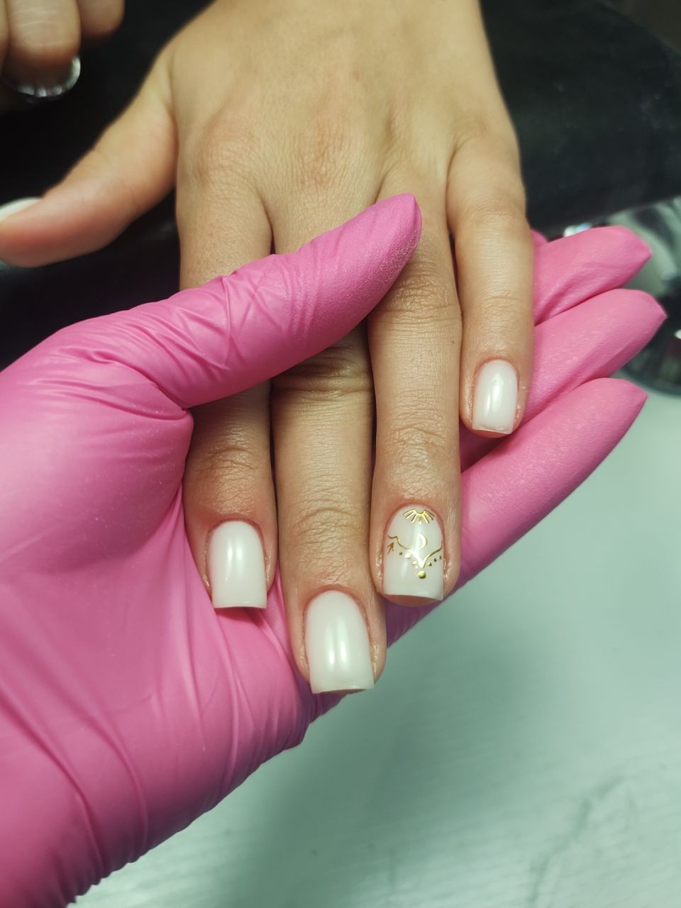 Manichiura cu gel pe unghie naturala made by Camelia Bratfalean - from Stailer