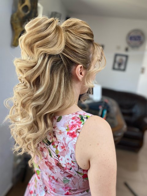 Coafat de ocazie made by Madalina Sava - from Stailer