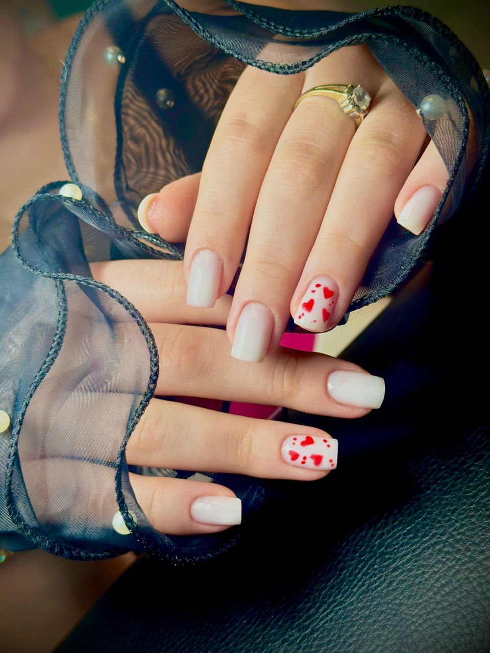 Manichiura cu oja semipermanenta made by Alexandra Gabriela Racolța - from Stailer