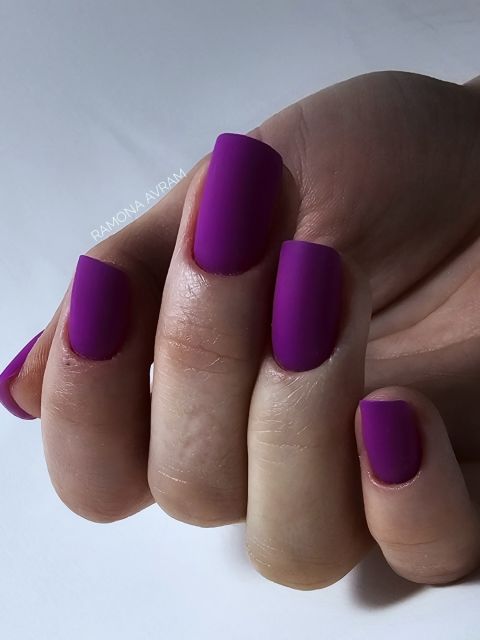 Manichiura cu oja semipermanenta made by Ramona Avram - from Stailer