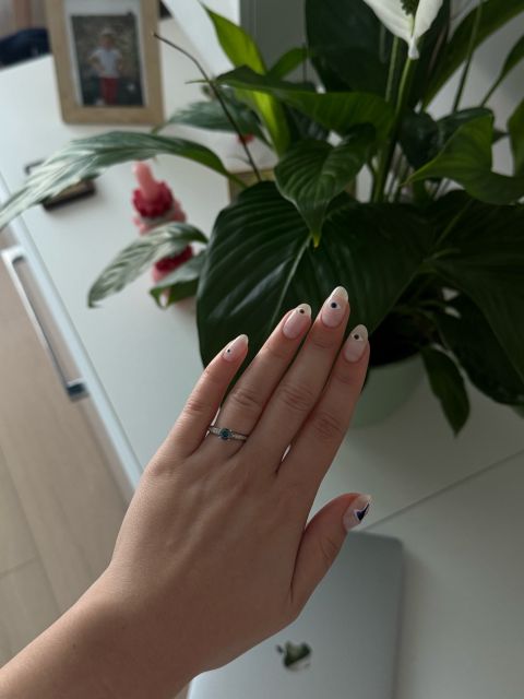 Manichiura cu gel pe unghie naturala made by Andreea Tomescu - from Stailer