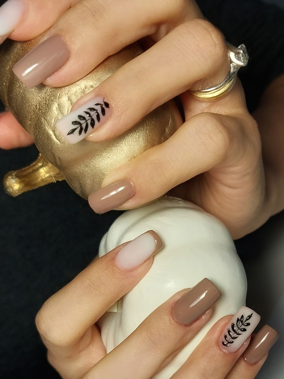 Manichiura constructie unghii cu gel made by Cristina Burduja - from Stailer