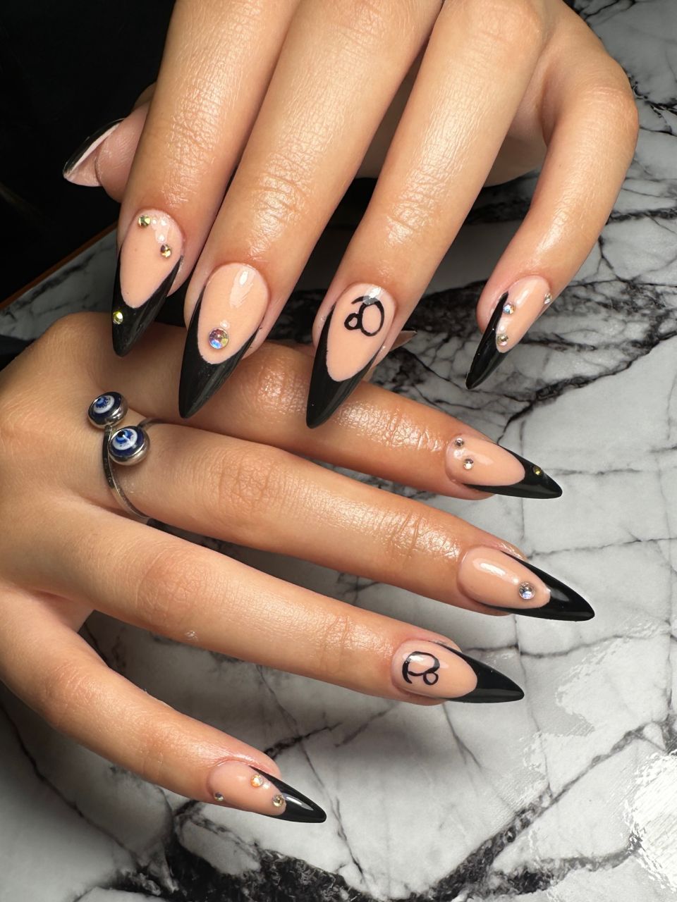 Intretinere unghii cu gel - Stiletto made by Eva Silagyi - from Stailer