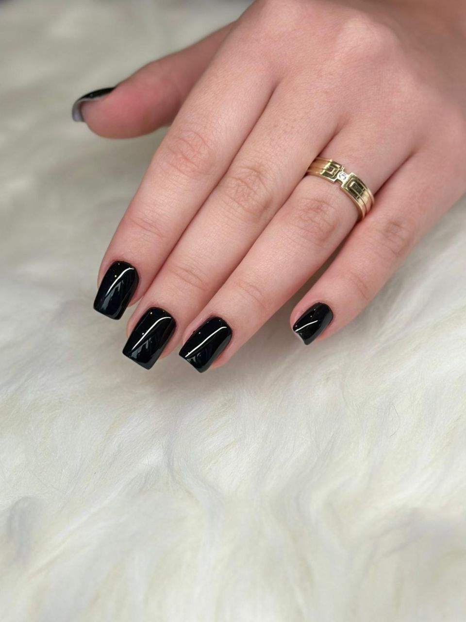 Manichiura cu oja semipermanenta made by Eva Silagyi - from Stailer