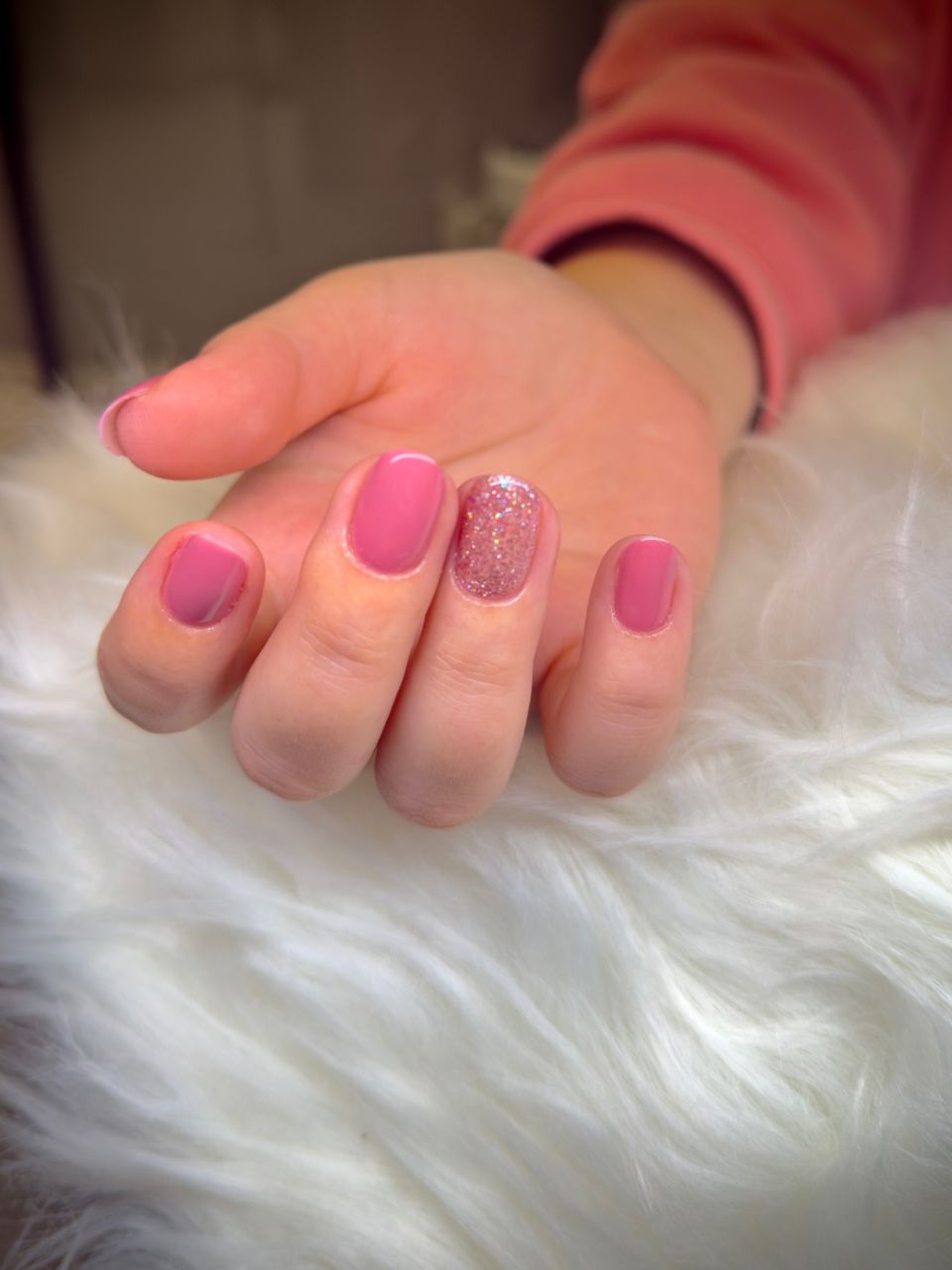 Manichiura cu oja semipermanenta made by Eva Silagyi - from Stailer