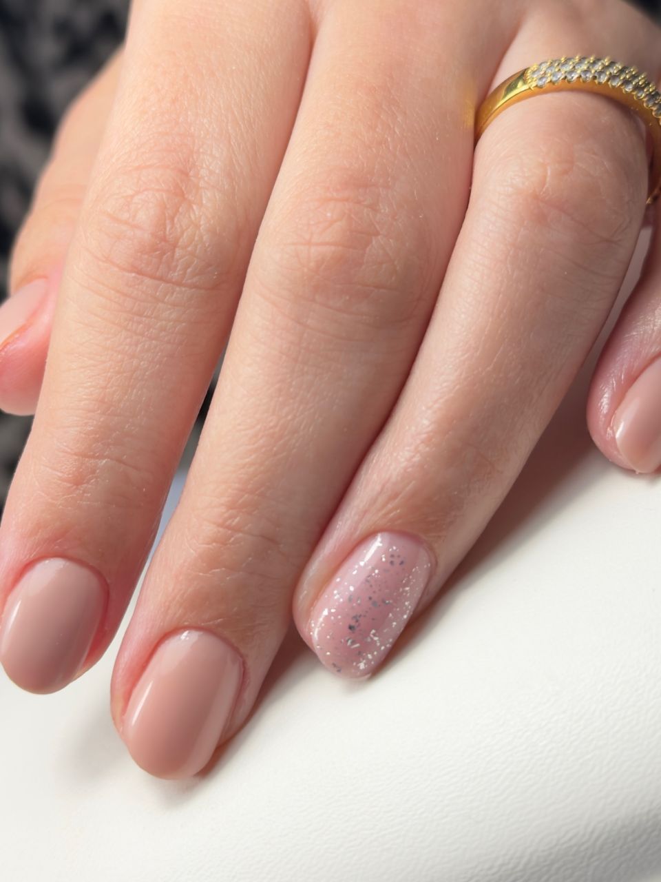 Manichiura cu oja semipermanenta made by Eva Silagyi - from Stailer