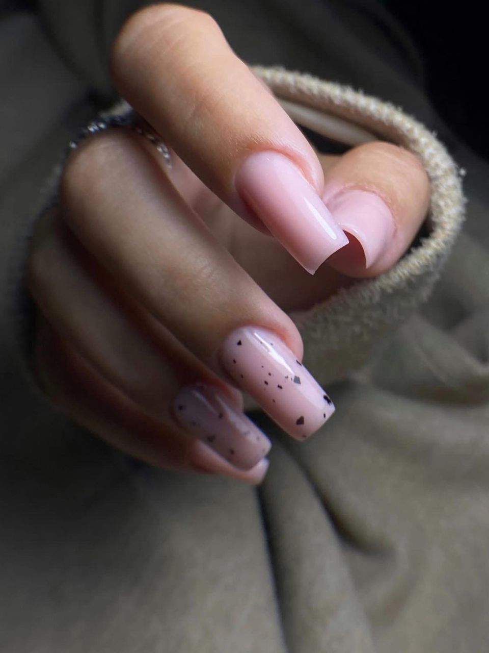 Manichiura constructie unghii cu gel made by Alexandra Mîță - from Stailer