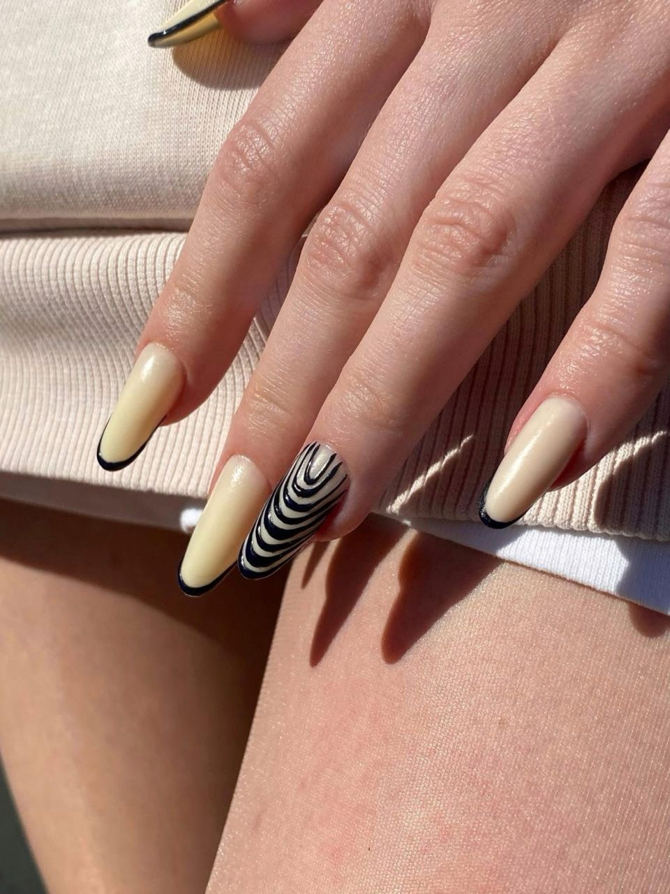 Manichiura constructie unghii cu gel made by Alexandra Mîță - from Stailer