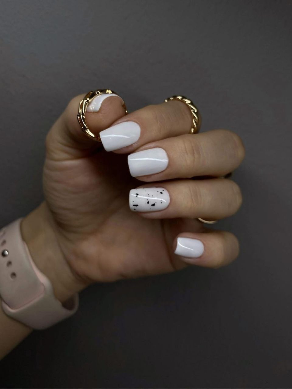 Manichiura cu oja semipermanenta made by Alexandra Mîță - from Stailer