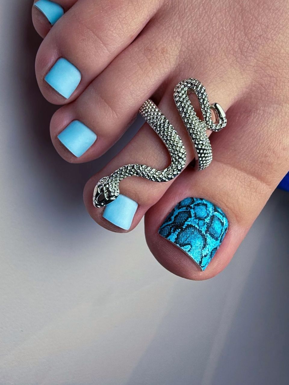 Pedichiura cu oja semipermanenta made by Celina   - from Stailer Pedichiura cu oja semipermanenta made by Celina   - from Stailer