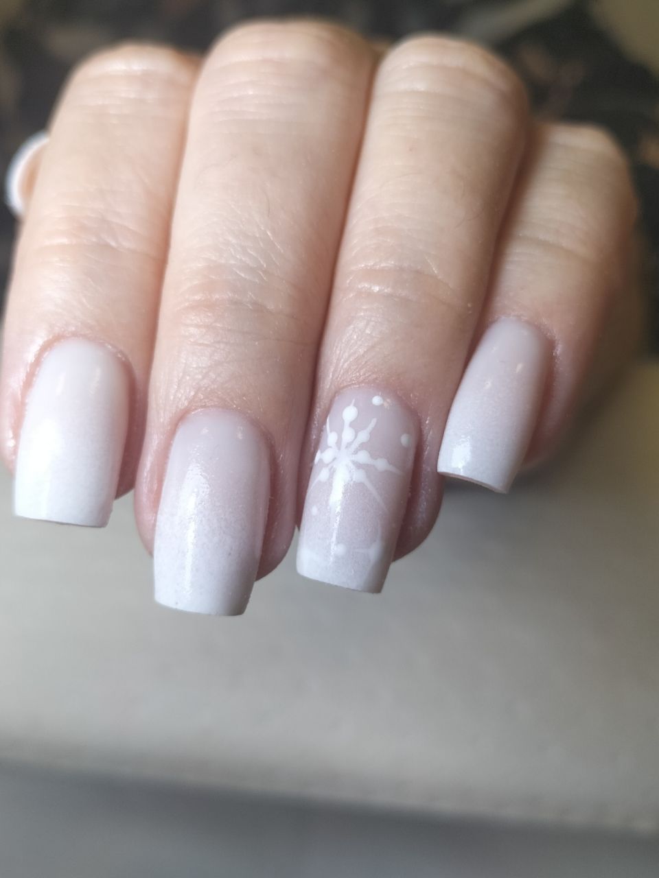 Manichiura cu oja semipermanenta made by Cristina  Tina Stancu  - from Stailer