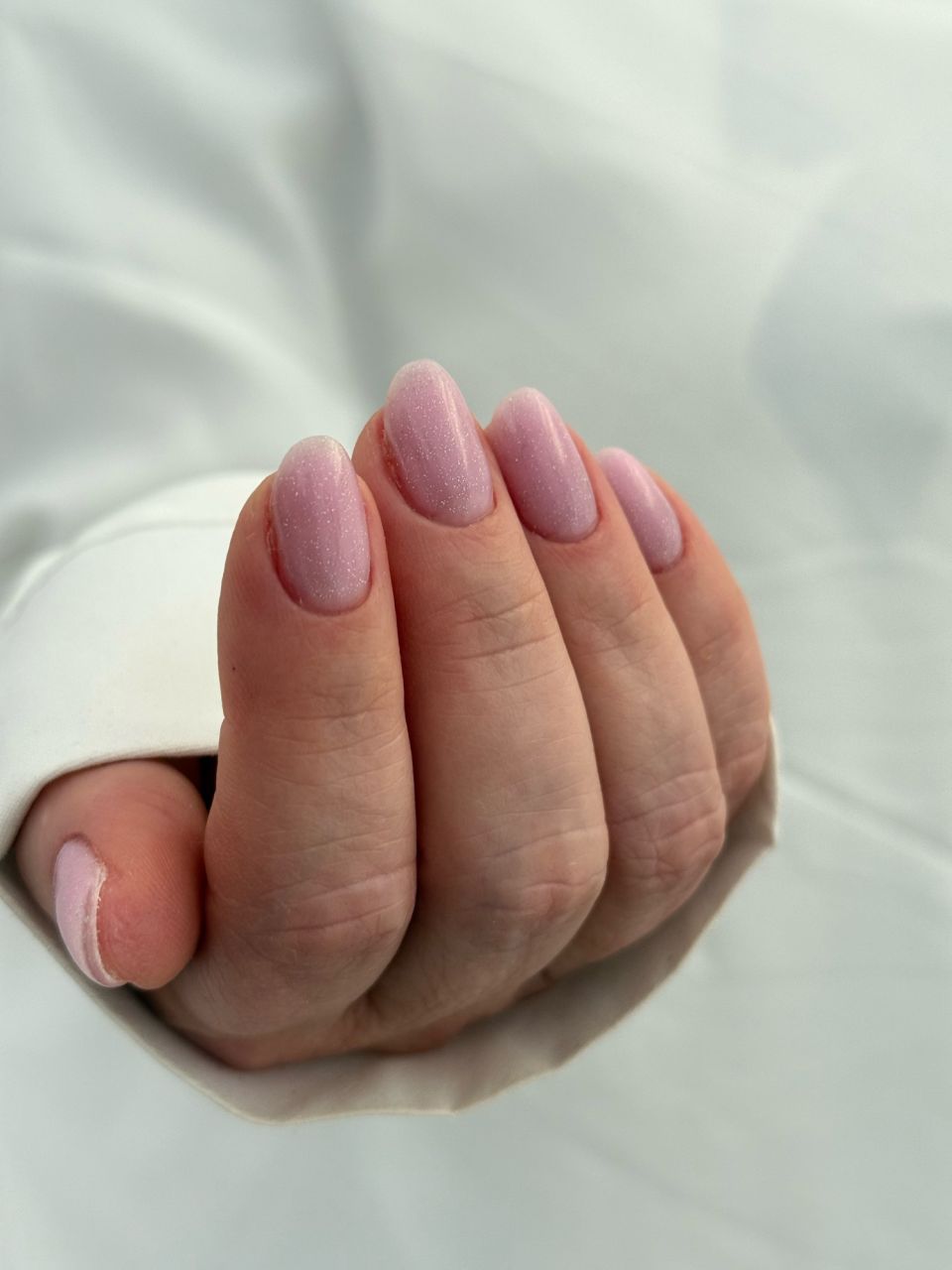 Manichiura cu oja semipermanenta made by Patricia Ciorbea - from Stailer