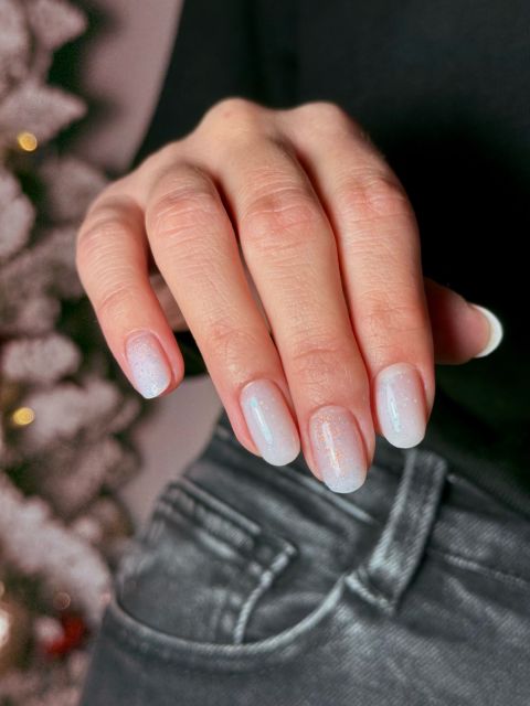 Manichiura cu oja semipermanenta made by Patricia Ciorbea - from Stailer