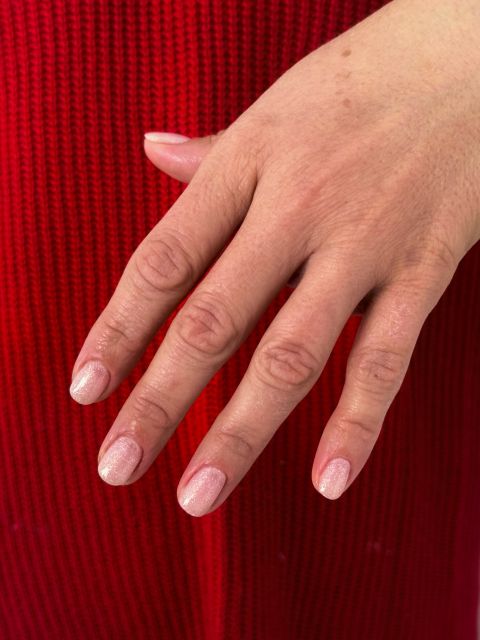 Manichiura cu oja semipermanenta made by Patricia Ciorbea - from Stailer