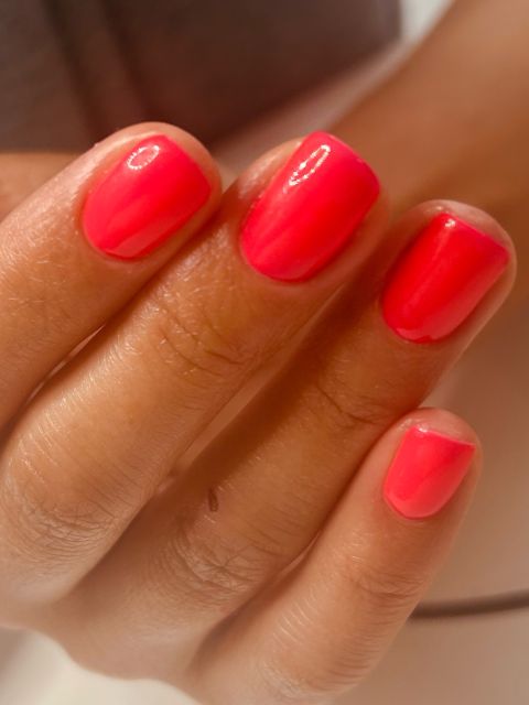 Manichiura cu oja semipermanenta