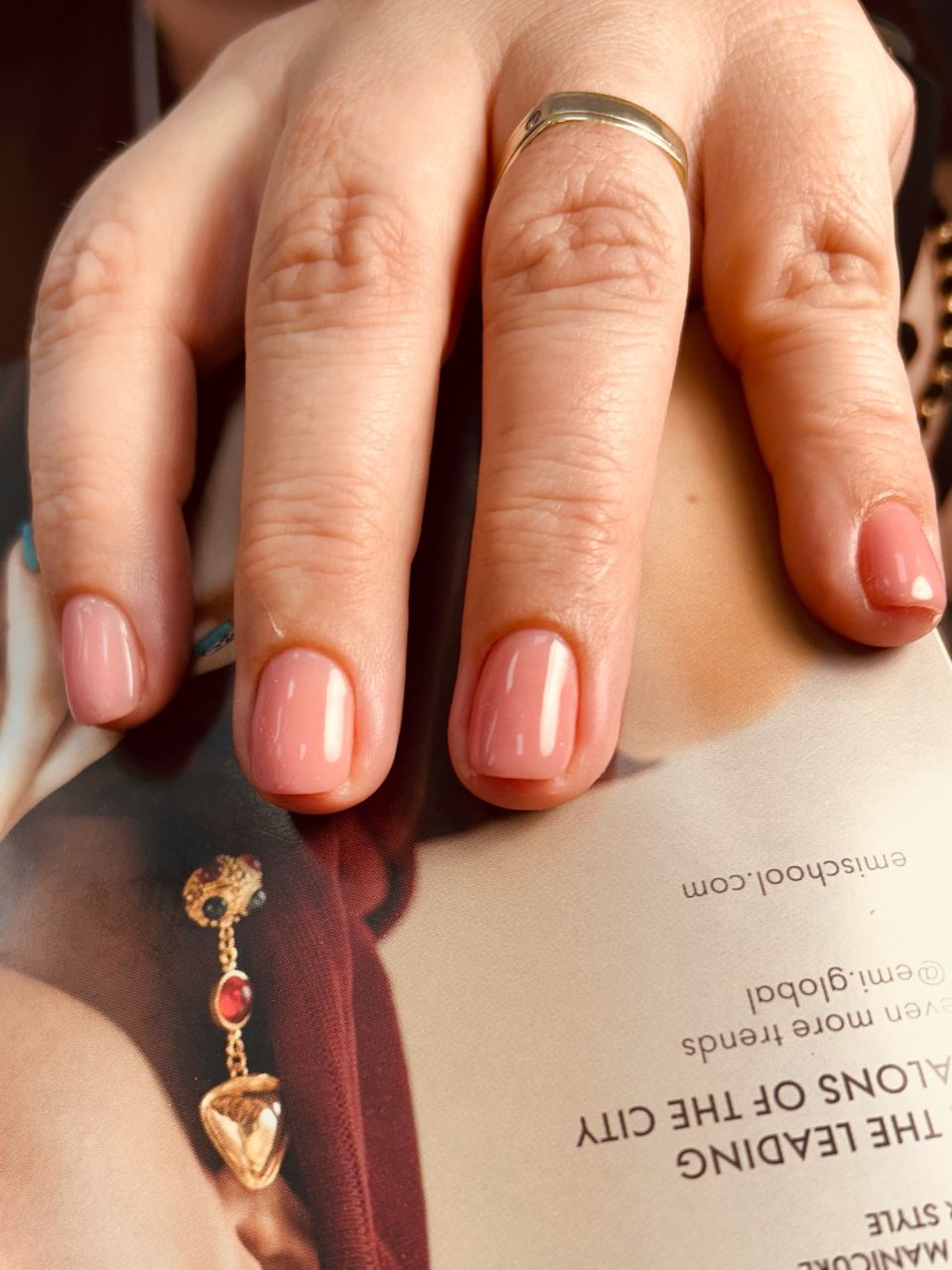 Manichiura cu oja semipermanenta made by Alexandra Muntean - from Stailer Manichiura cu oja semipermanenta made by Alexandra Muntean - from Stailer