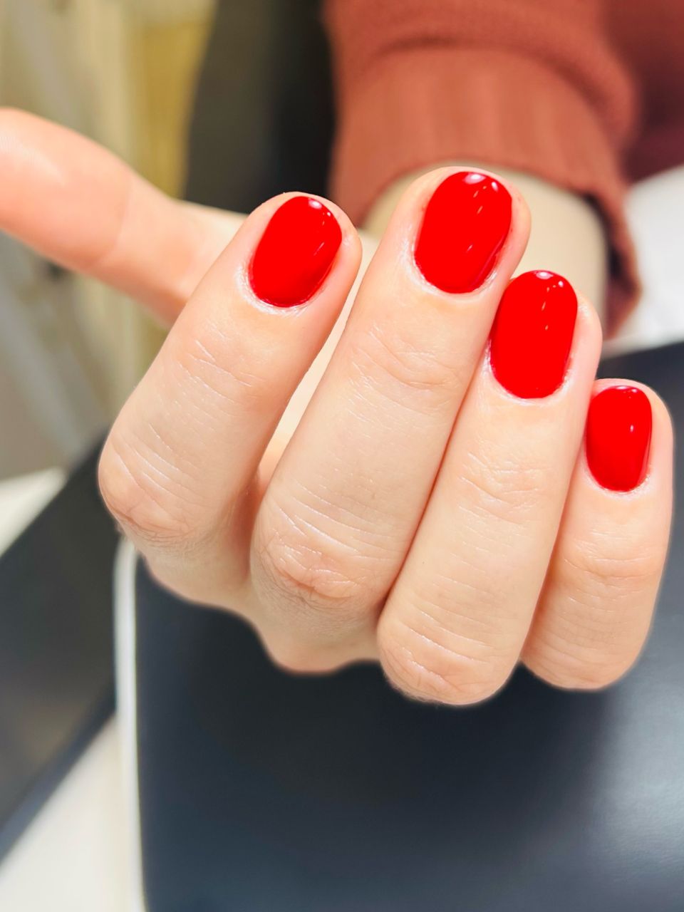 Manichiura cu oja semipermanenta made by Alexandra Muntean - from Stailer