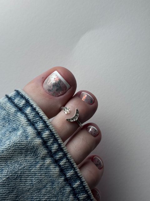 Pedichiura cu oja semipermanenta made by Alexandra Muntean - from Stailer