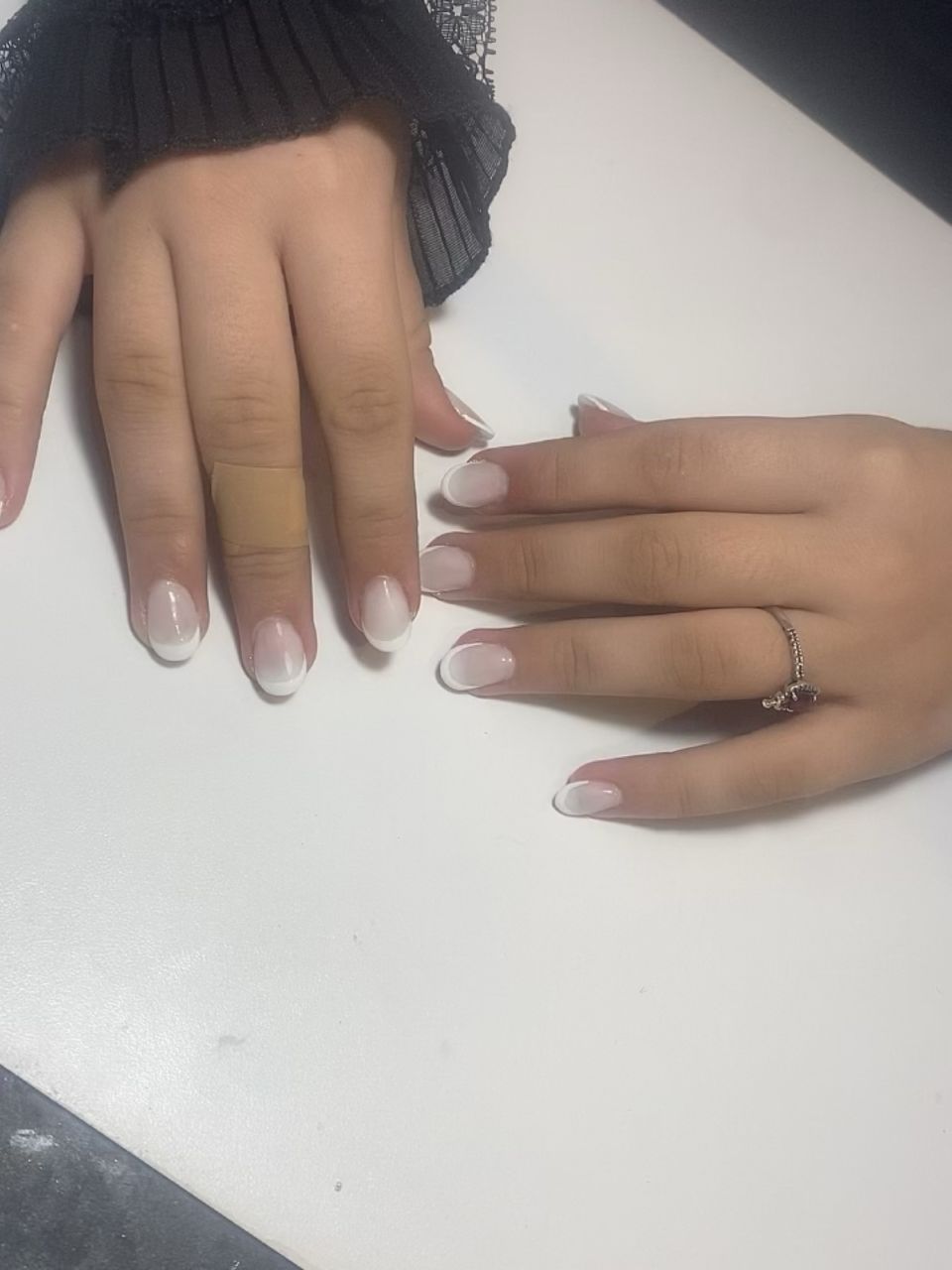 Manichiura cu gel pe unghie naturala made by Maria Hadade - from Stailer