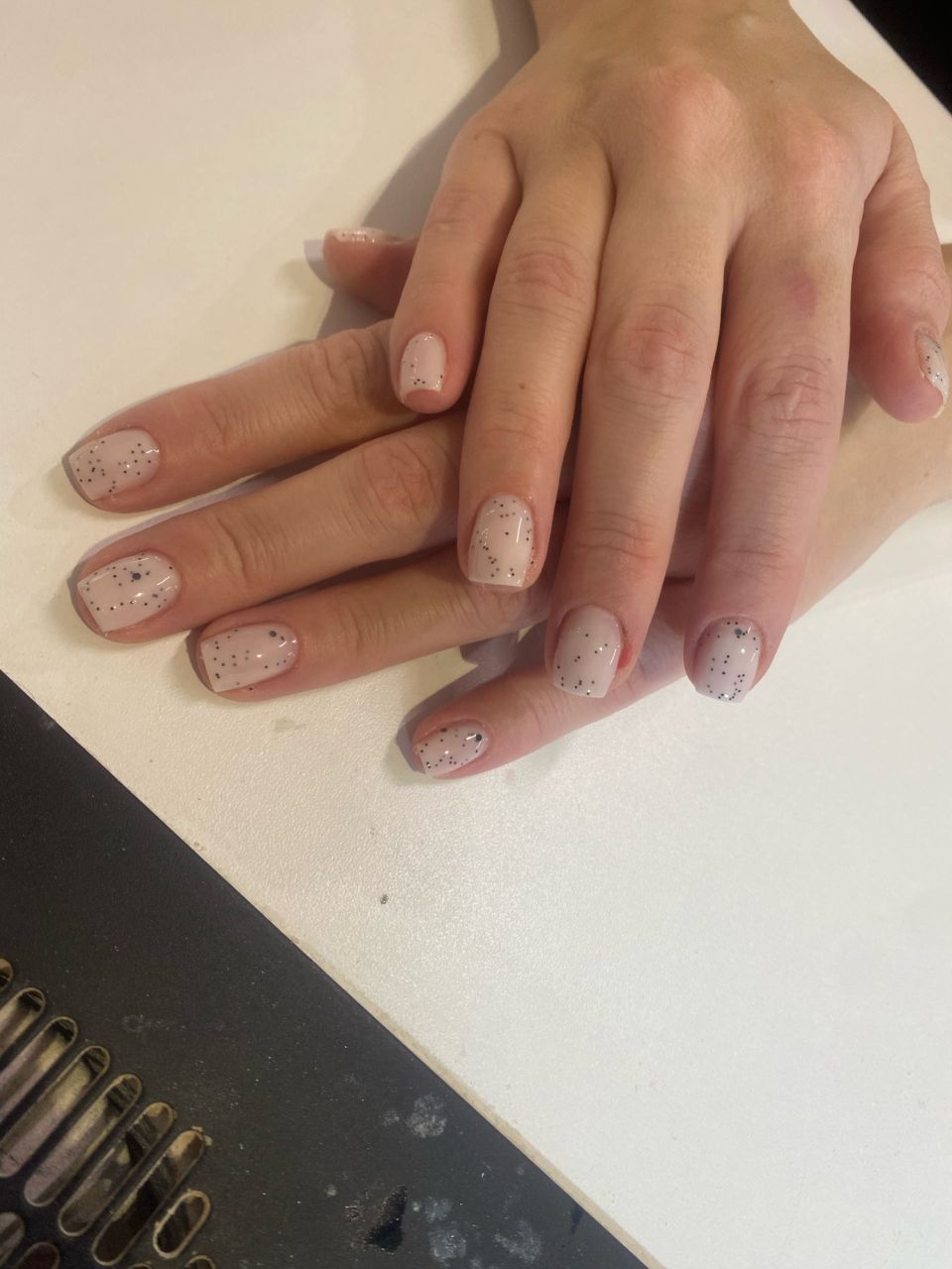 Manichiura cu oja semipermanenta made by Maria Hadade - from Stailer