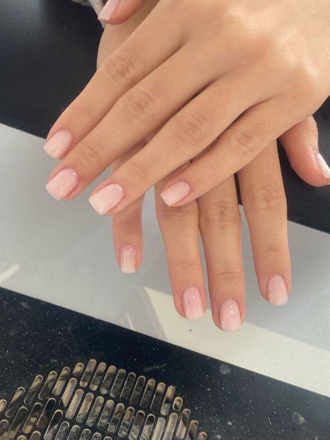 Manichiura cu oja semipermanenta made by Maria Hadade - from Stailer