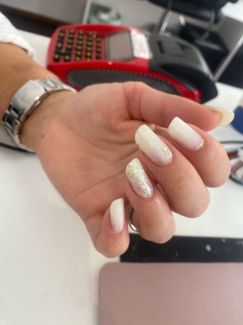 Manichiura cu tipsuri - gel sau poligel 