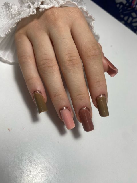 Manichiura cu tipsuri - gel sau poligel 