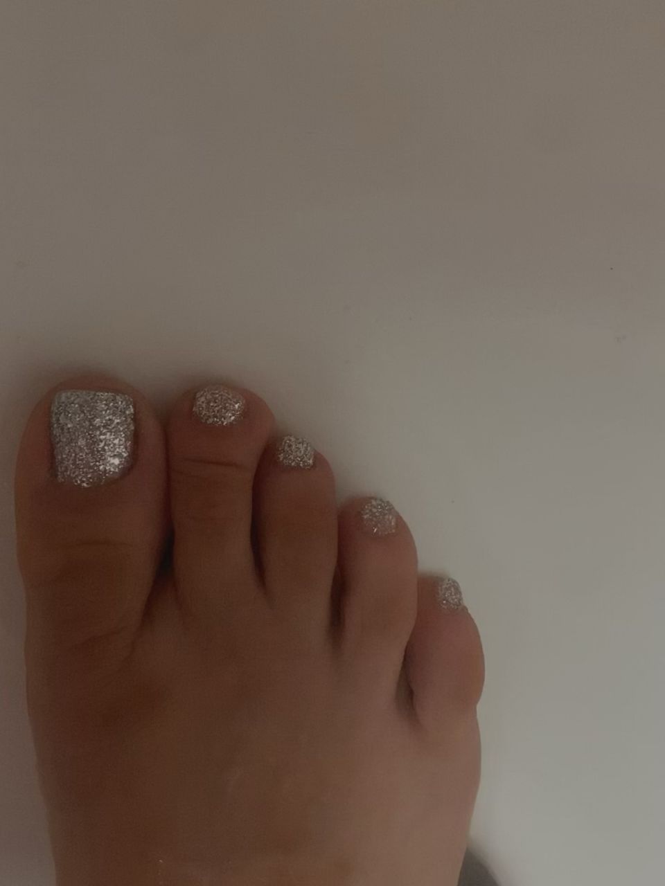 Pedichiura uscata cu oja semipermanenta made by Maria Hadade - from Stailer