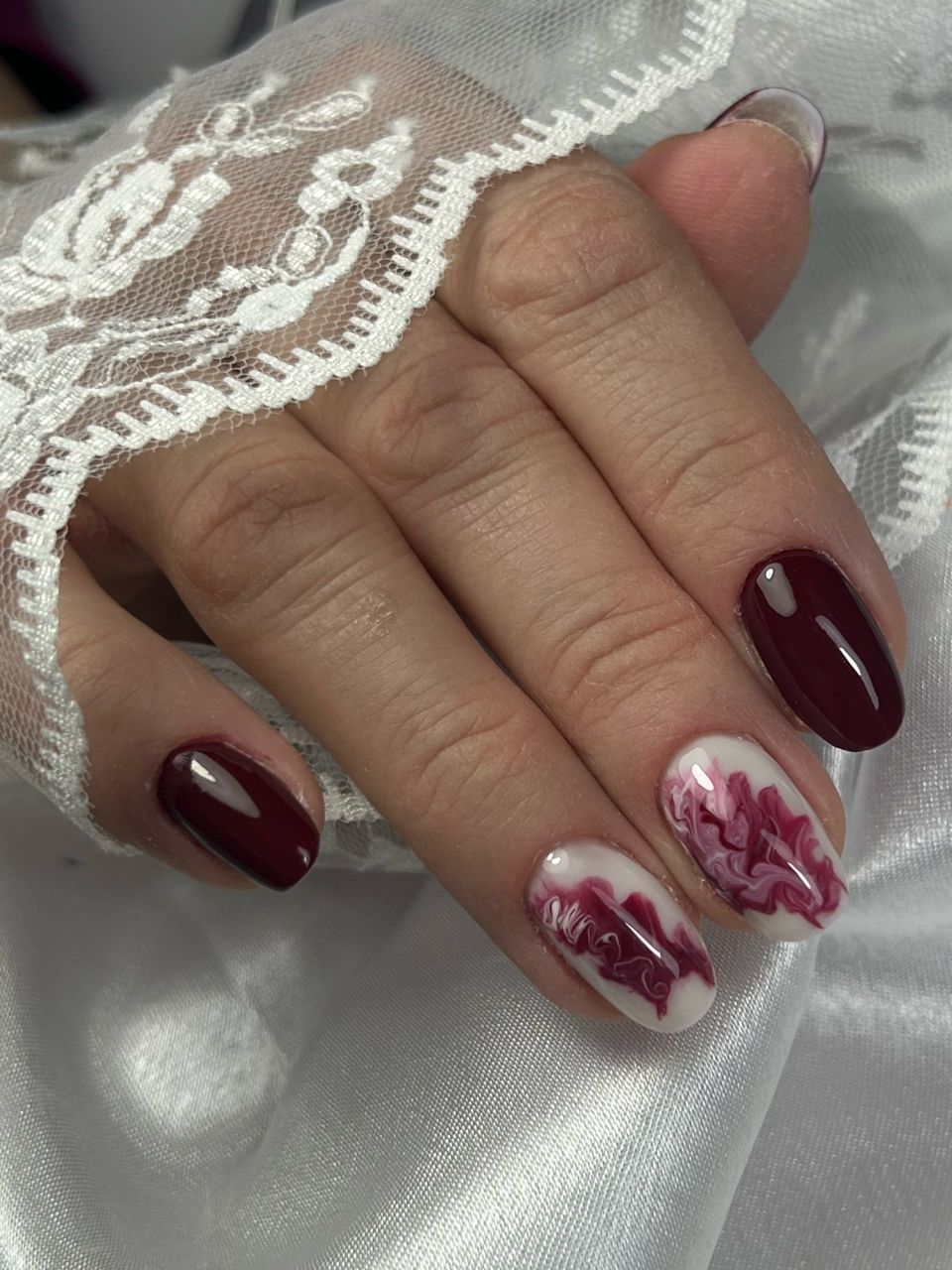 Manichiura cu oja semipermanenta made by Denisa Popescu - from Stailer Manichiura cu oja semipermanenta made by Denisa Popescu - from Stailer
