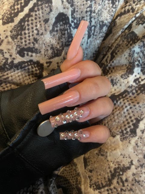 Manichiura constructie cu gel extrema made by Julia Ciurba - from Stailer