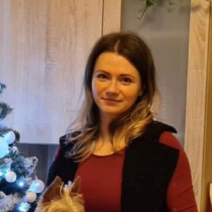 Laura Uzunov Laura Uzunov