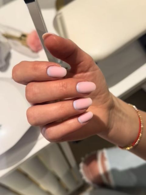 Intretinere unghii cu gel