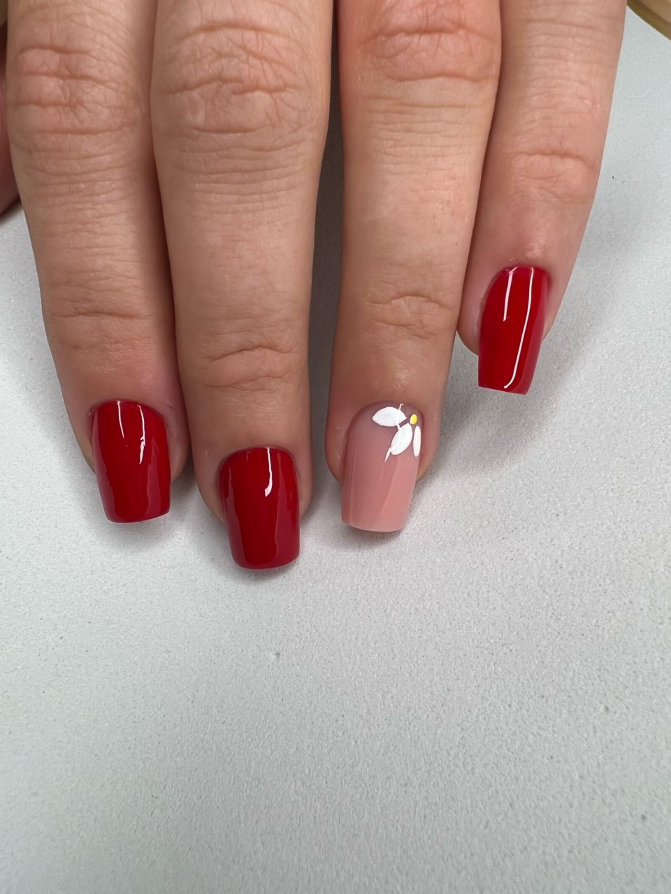 Manichiura constructie unghii cu gel made by Costina Mihaila - from Stailer