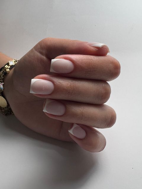 Intretinere unghii tehnice