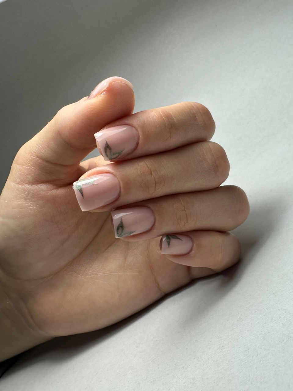 Manichiura cu oja semipermanenta made by Dorina Balan - from Stailer